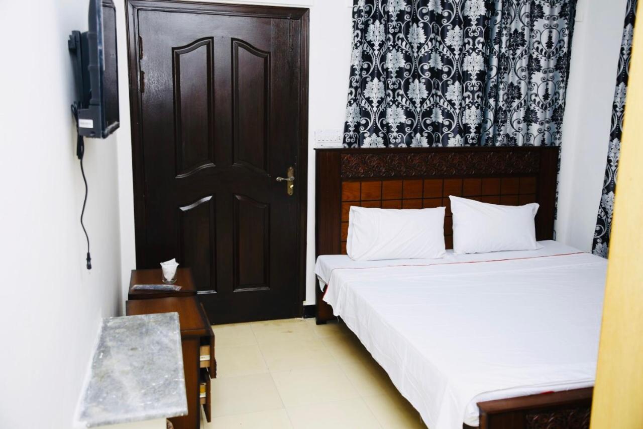 Lux Lounge Guest House Islamabad Exterior foto