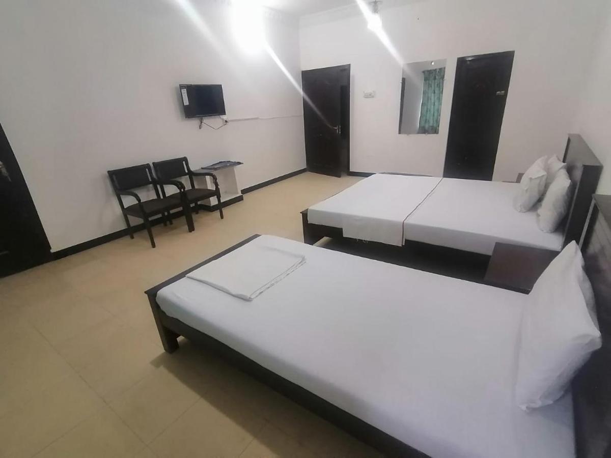 Lux Lounge Guest House Islamabad Exterior foto