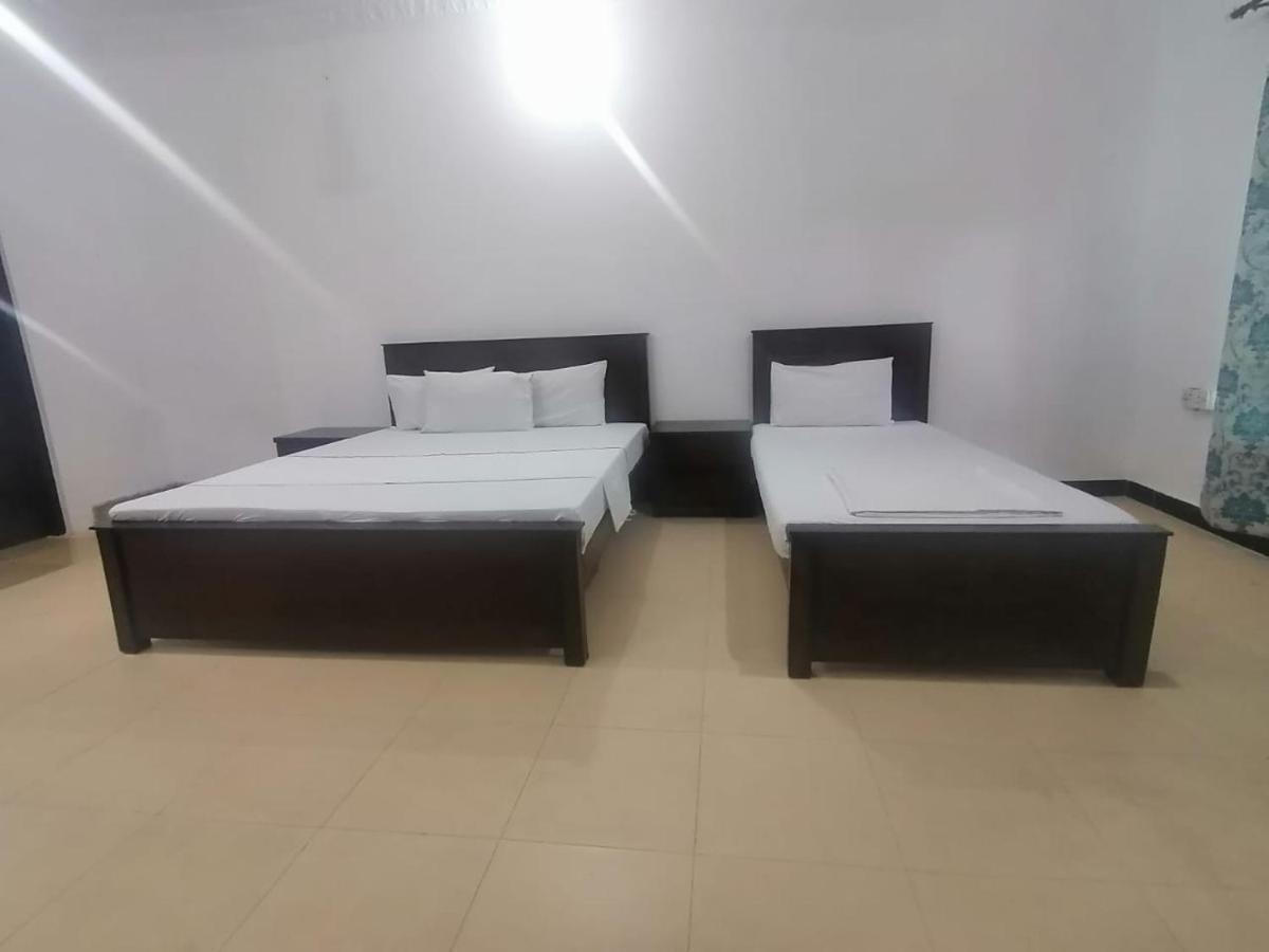 Lux Lounge Guest House Islamabad Exterior foto