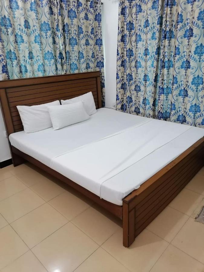 Lux Lounge Guest House Islamabad Exterior foto