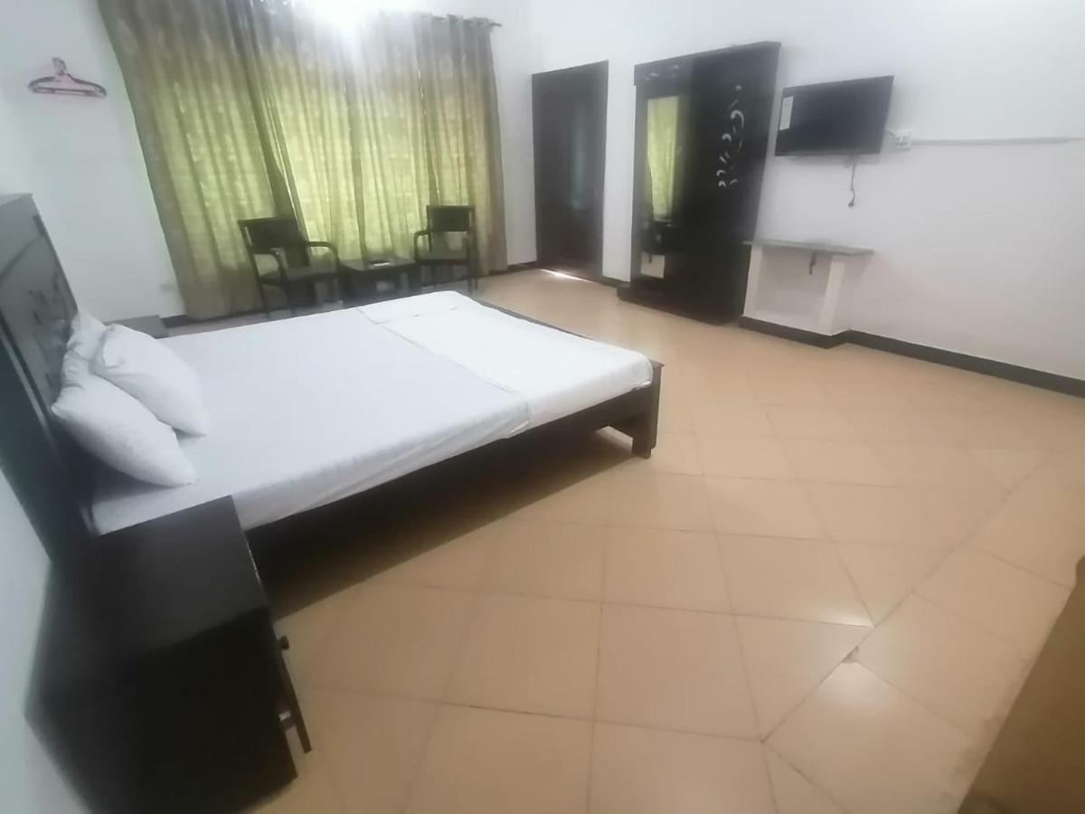 Lux Lounge Guest House Islamabad Exterior foto